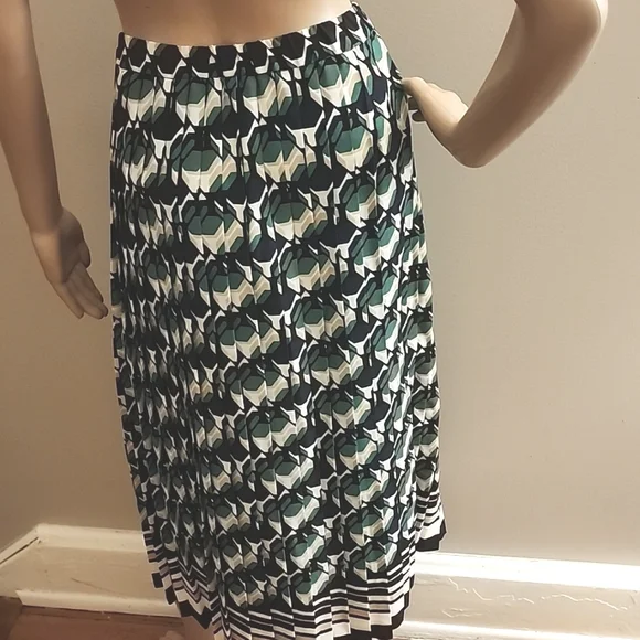 Anne Klein Pull-On Pleated Skirt| Size L| Kelly Green Print - Picture 4 of 8